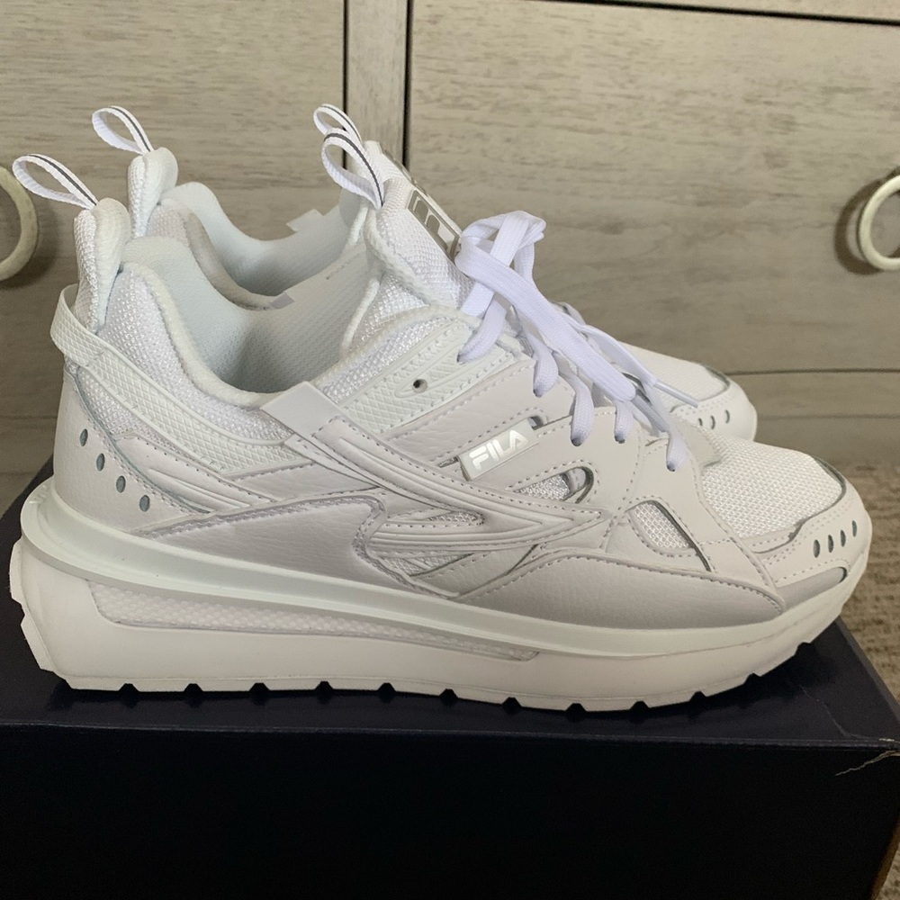 Men’s brand new never worn FILA SANDENAL sneakers
